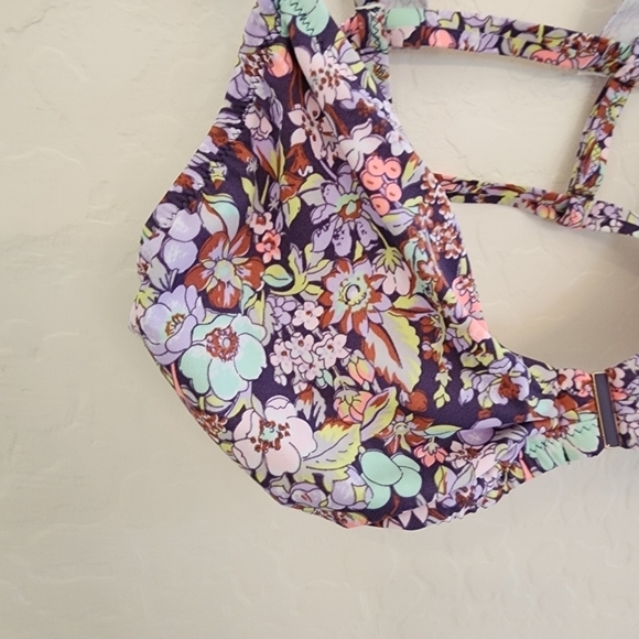 VICTORIA'S SECRET front close purple bikini top Floral - Picture 4 of 6